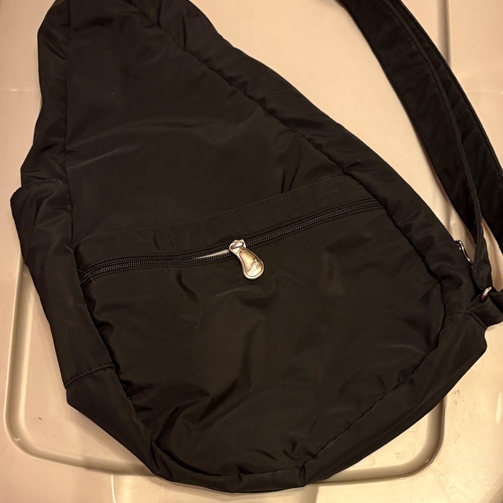Sleek Black Shoulder Bag - Picture 3 of 9